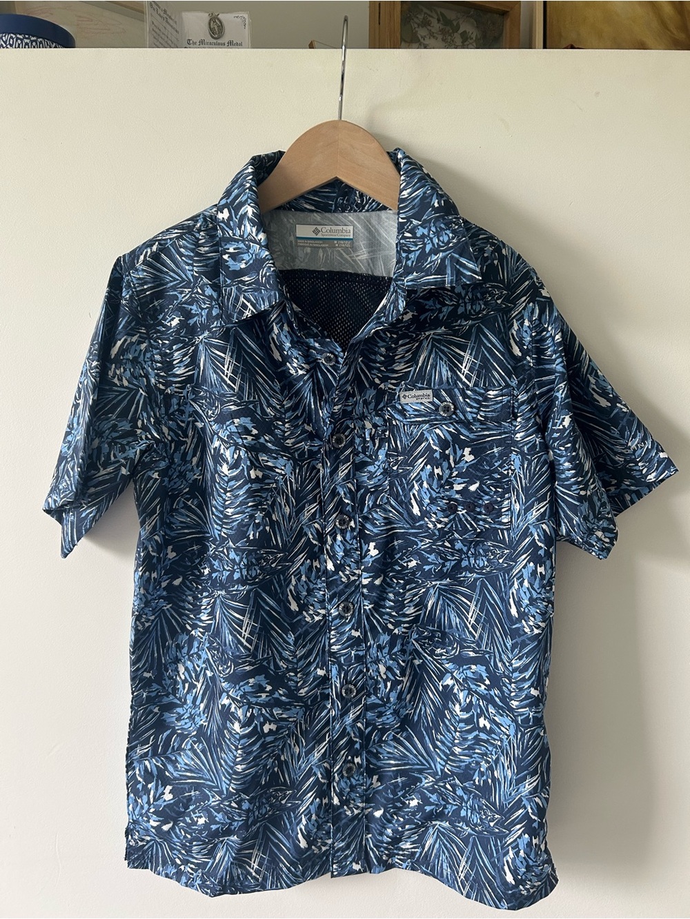 Columbia Kids Blue Tropical Print Short Sleeve Button-Down Fishing Shirt